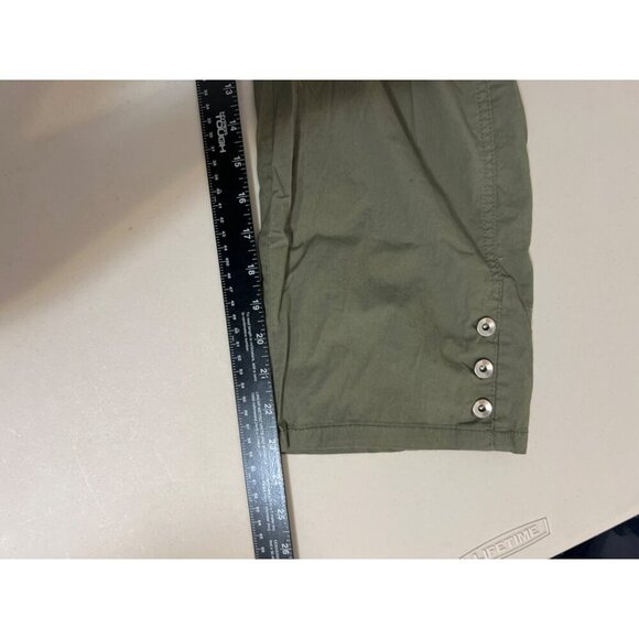 Chico's Sz 2 (US L 12) Capri Green Button Detail Pants - Picture 6 of 8